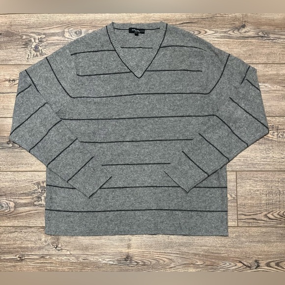 Men’s v neck XL cashmere fancy sweater luxury business academia - Picture 2 of 3